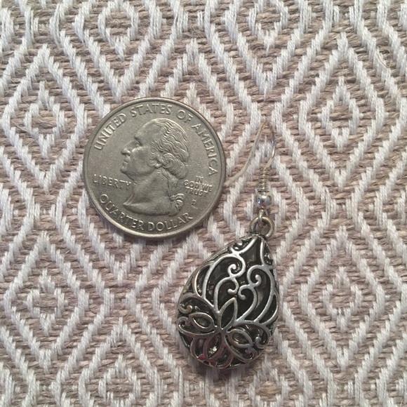 Silver and black tear drop earrings - Picture 2 of 2